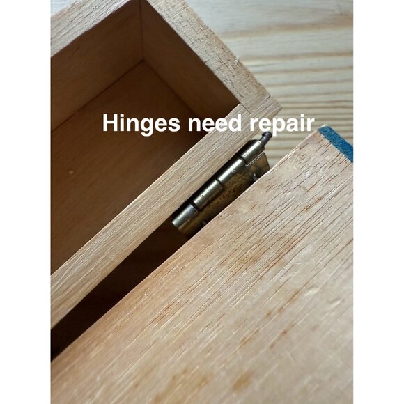 Dollhouse Miniature Vintage Wood Painted Chest Trunk Toy Chest 1:12 Scale - Picture 3 of 8